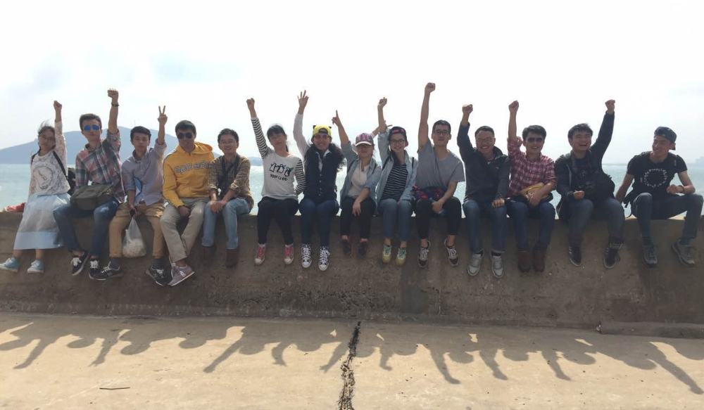 图2 考察过程中处处洋溢着欢声笑语 图2 考察过程中处处洋溢着欢声笑语